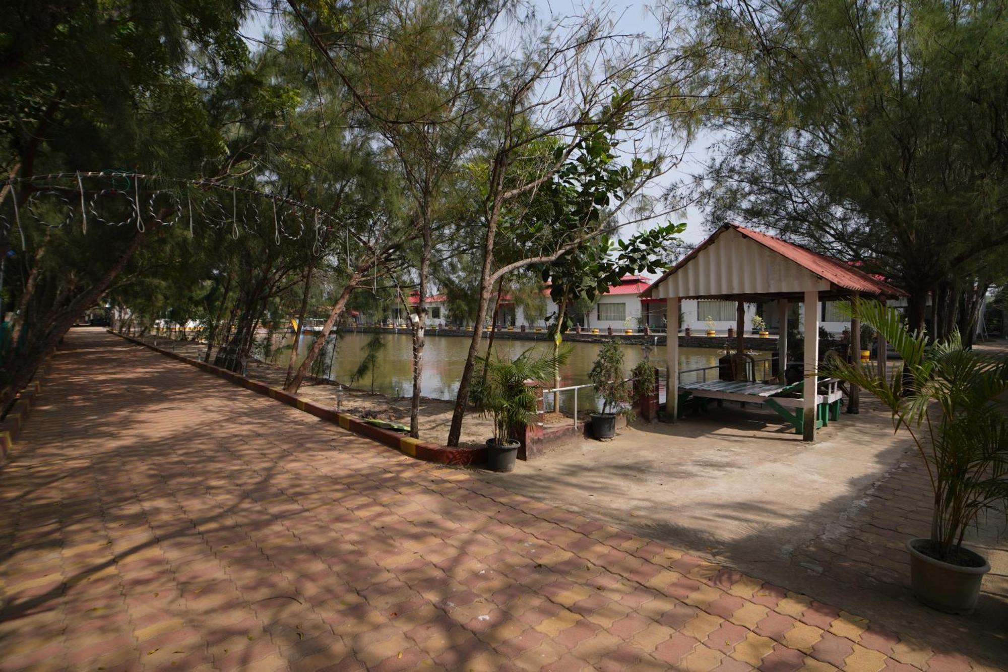 Lake View Village Resort Tajpur Екстер'єр фото
