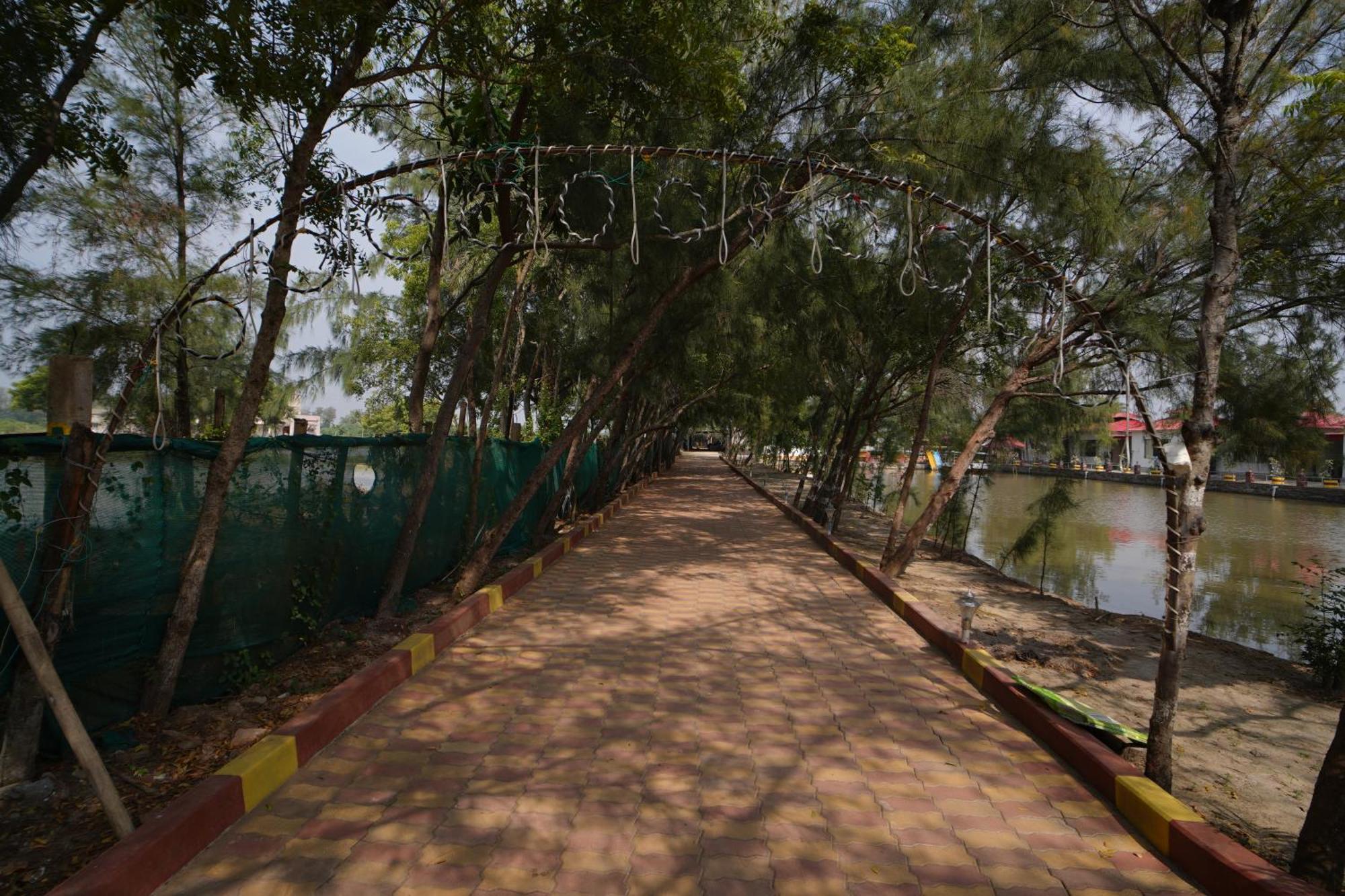 Lake View Village Resort Tajpur Екстер'єр фото
