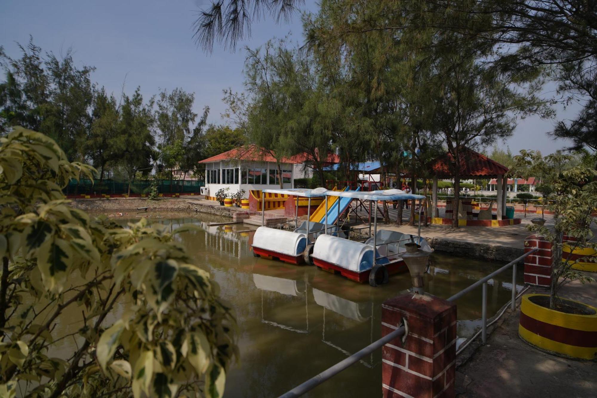 Lake View Village Resort Tajpur Екстер'єр фото