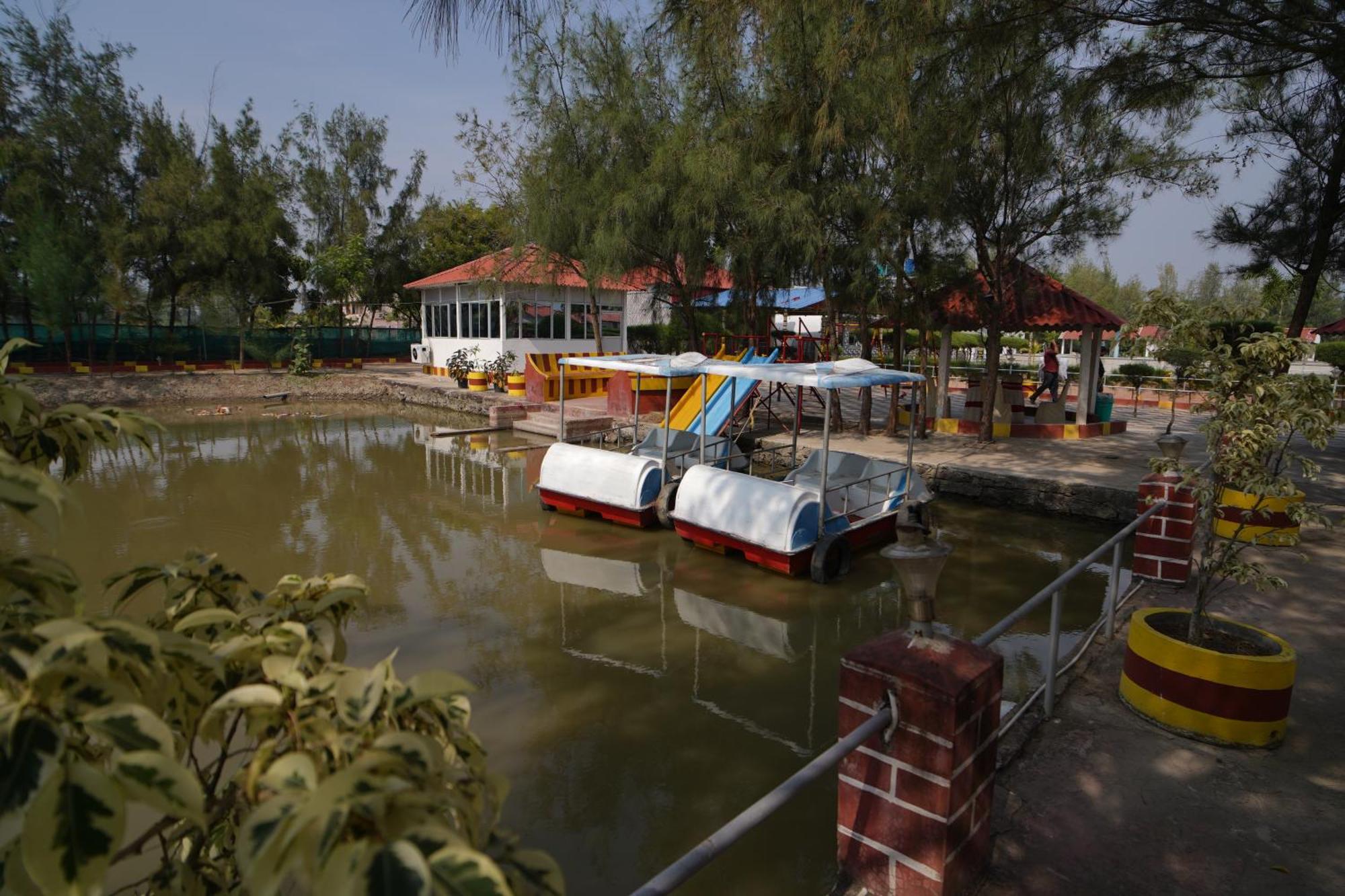 Lake View Village Resort Tajpur Екстер'єр фото
